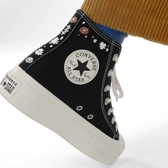 Converse CTAS Lift  Hi Platform Embroidered Floral Women's Sz: A01592C - Picture 7 of 15